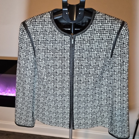 Kasper Jackets & Blazers - ​Kasper Black and White Tweed Zip Front Jacket Blazer Women’s Size 14